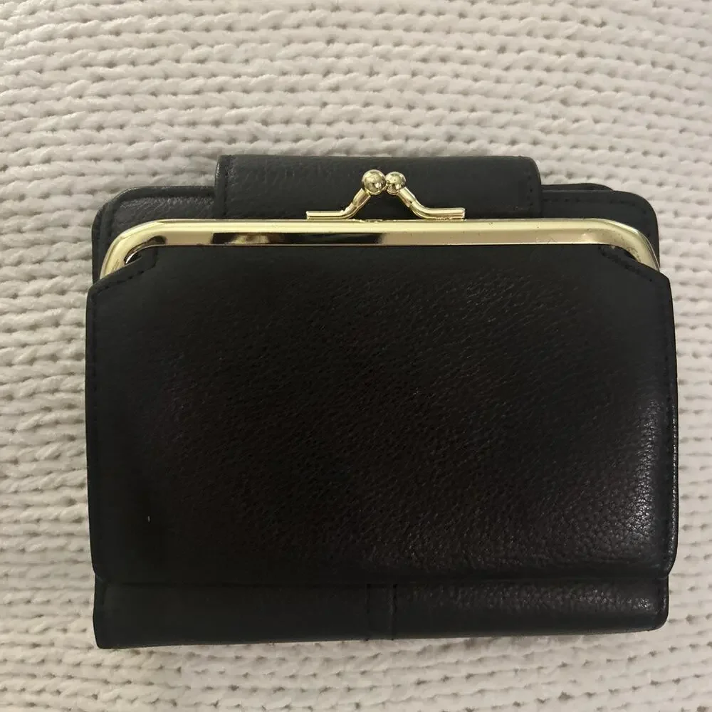 Mundi Genuine Leather Wallet Black NWT Credit Cards Change Purse